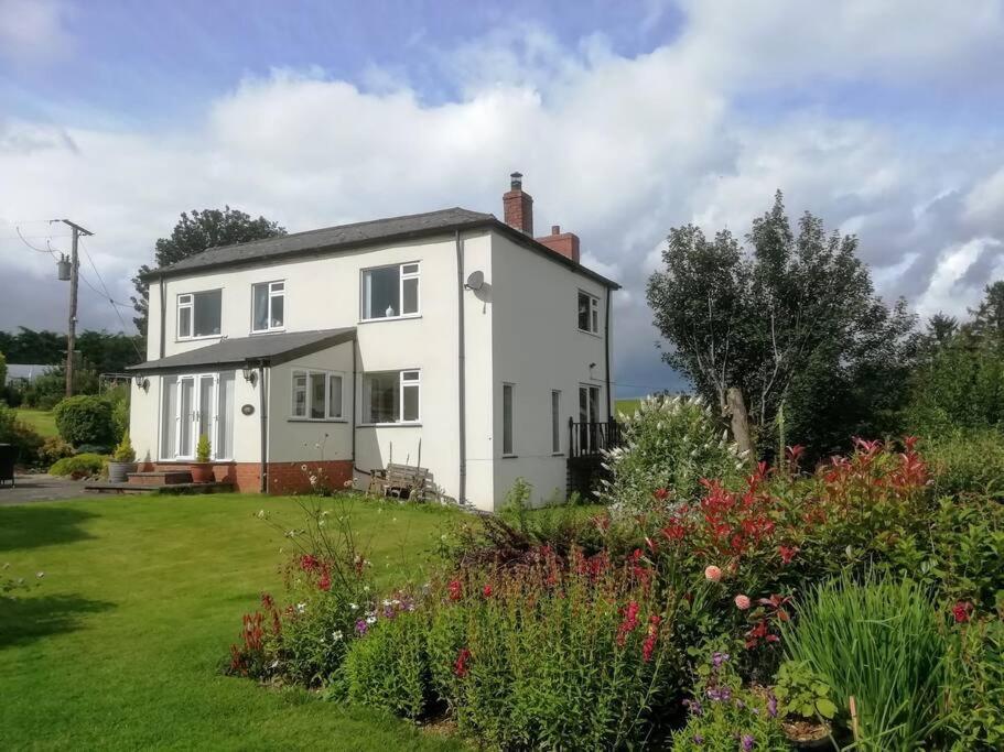 Country Home With Gardens Ньютаун Екстер'єр фото